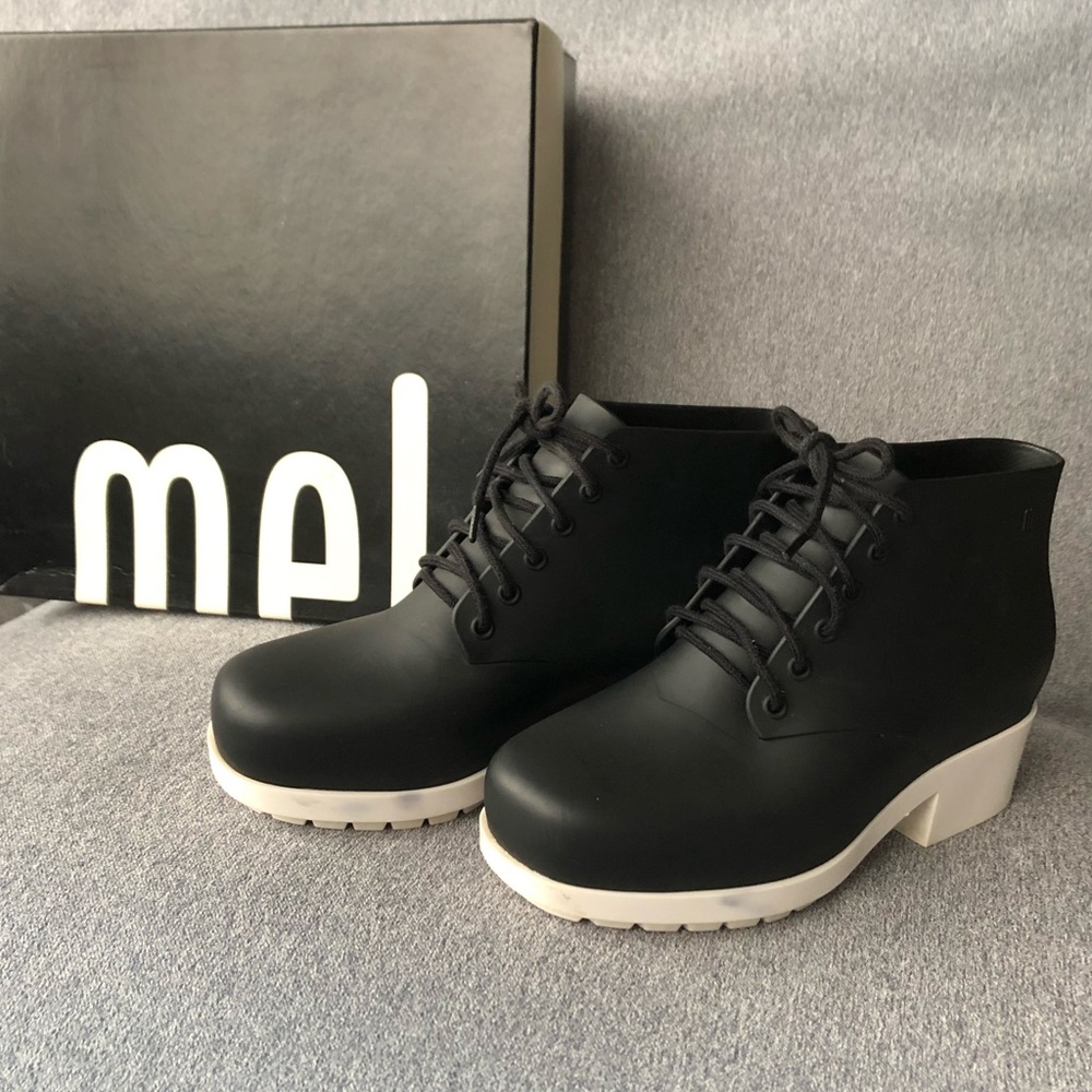 Mel Dreamed by Melissa Boots ~ Girls Size 33 US 2